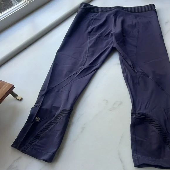 Lululemon crop 21” inseam - Picture 3 of 4